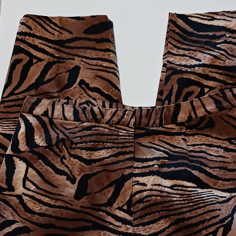 Avenue Women's Animal Print Capris Size 14